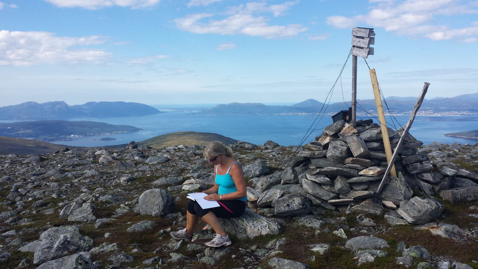 Utsikt mot havet og Molde fra Skåla