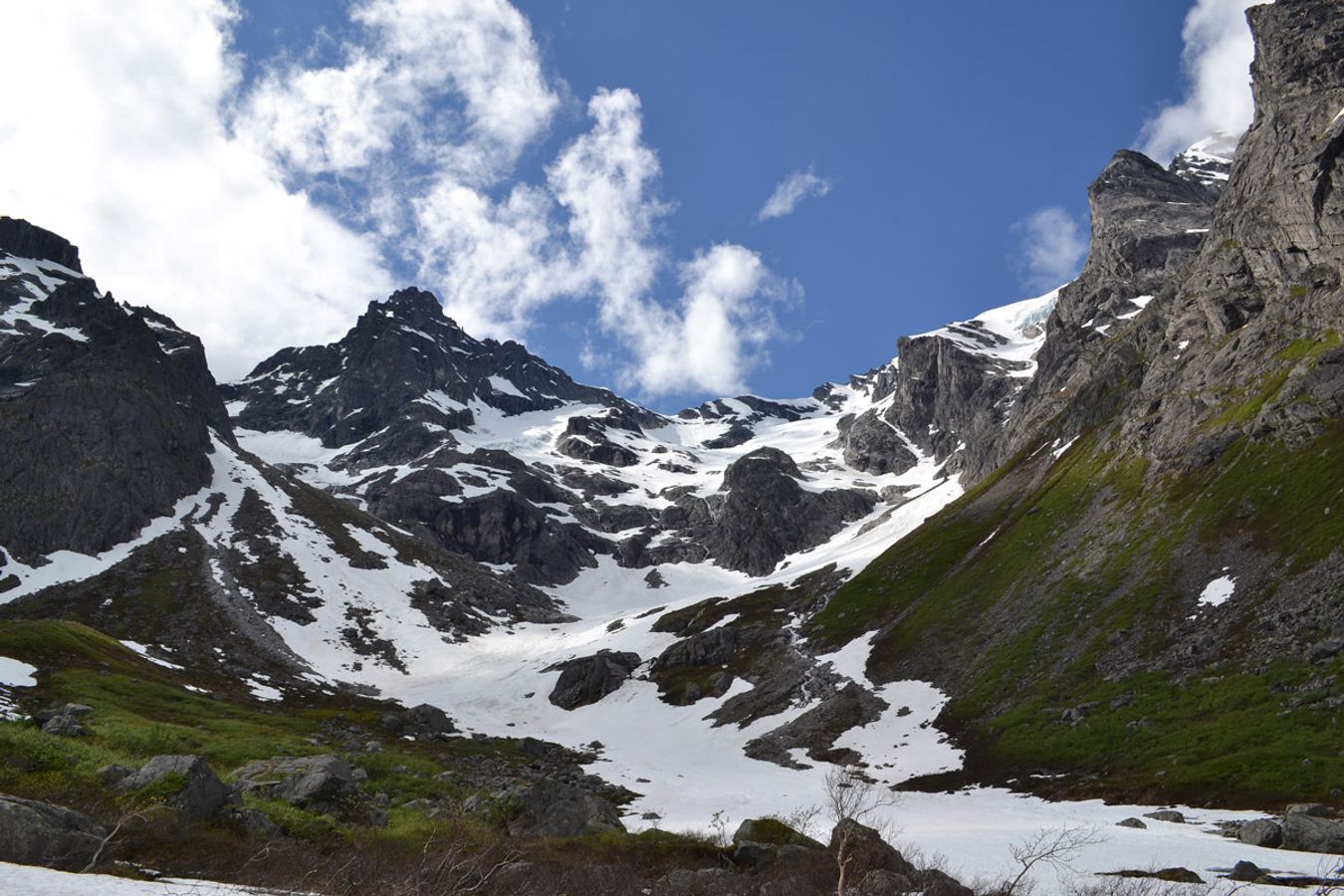 Kvanndalstind sett fra Kvanndalen.