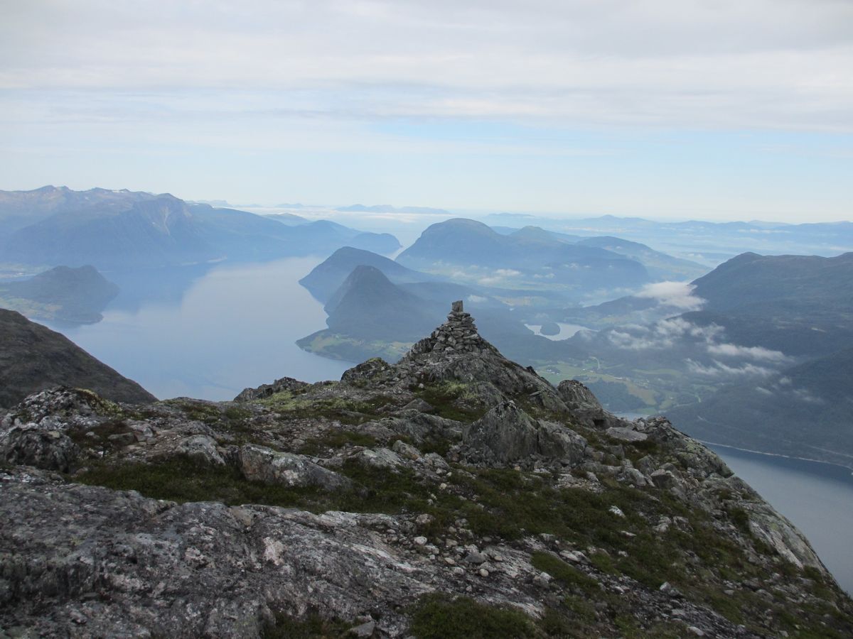 Fin utsikt utover Romsdalsfjorden, fra Setnesfjellet.