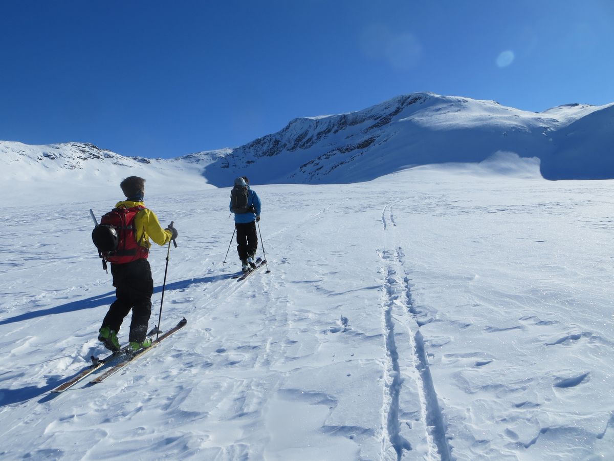 På vei innover Unhjemsbotn, Blåfjellet bak